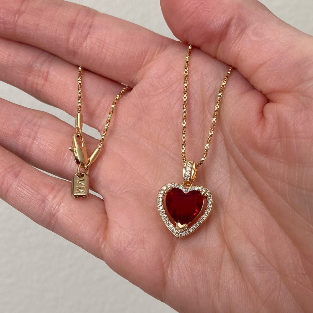 New Vanessa Mooney THE MINI HEART NECKLACE - RUBY - Picture 9 of 9